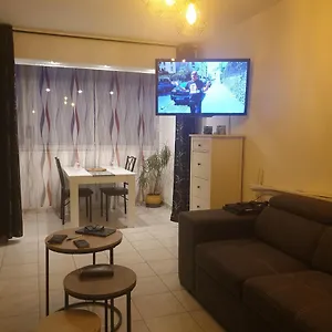 https://le-queirele.fr-provencehotel.com